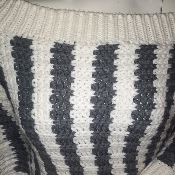 Never Worn Jean Length Sweater! - Picture 5 of 7